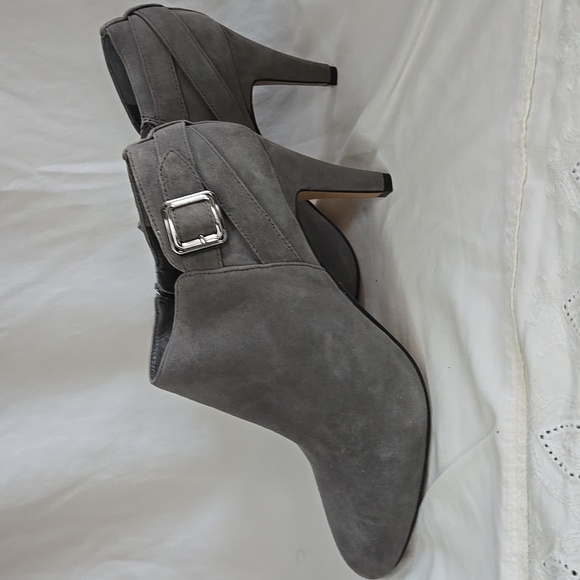 *New* Vince Camutto Suede Bootie Upper 7.5 - Picture 5 of 7